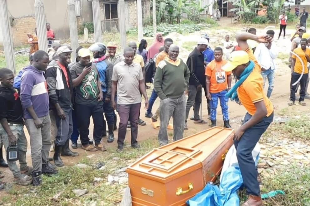 Mourners cane corpse after Burial Vehicle Breaks Down Repeatedly on Kampala-Masaka High Way